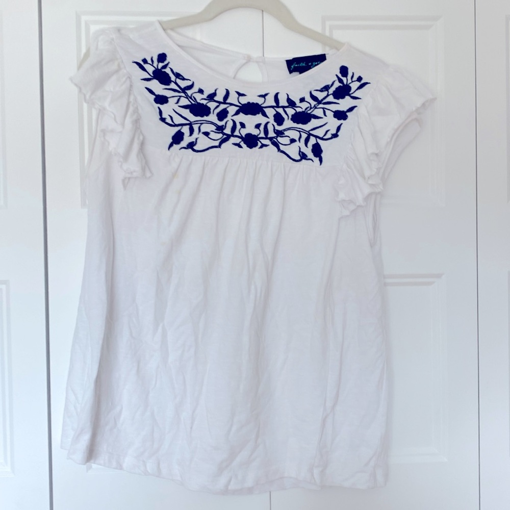 Blue and white blouse! With cute floral embroidery!